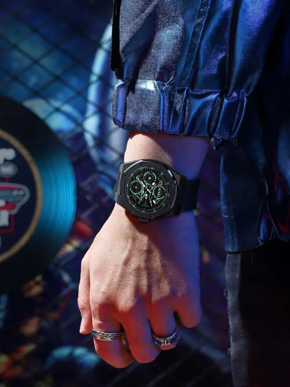 Men's All Black Analog Quartz Silicone Waterproof Geometric Design Classic Watch